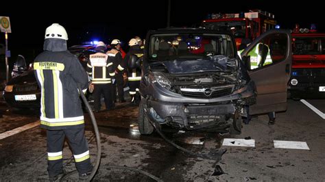 J Hriger Kroate Bersah Kleinbus Ein Toter Und Drei Schwerverletzte