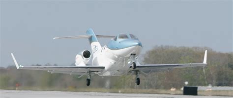 Honda HondaJet Guide and Specifications (2023): Flying on One’s Own ...