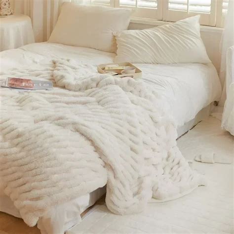 Faux Fur Throw – Decorstly