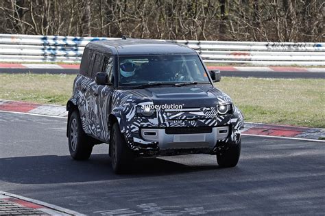 Land Rover Defender Svx In The Making Will Challenge The Mercedes Amg G 63 4×4² Autoevolution