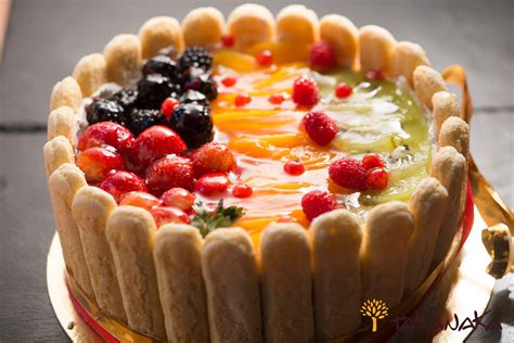 Cake With Fresh Fruit Takanaka