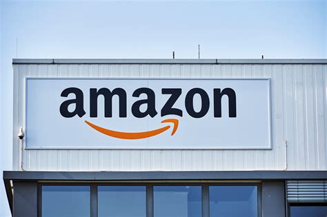 Amazon clamps down on employees defying RTO mandate - HRM Asia
