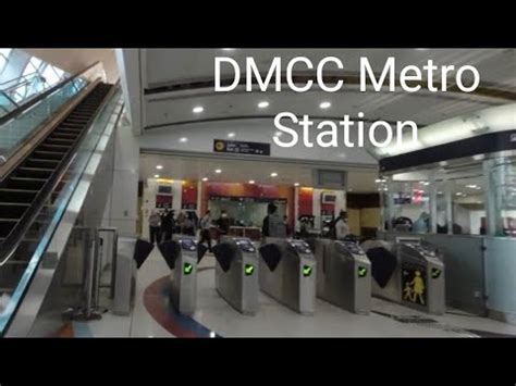 Dubai Dmcc Metro Station Inside Walk Dubai Eye Blue Water Marina