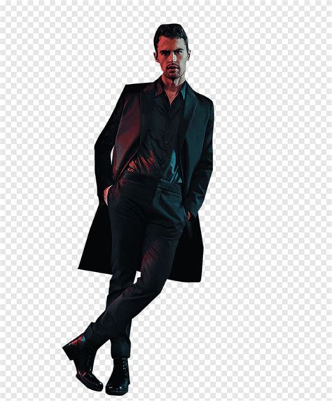 Theo James Hombre Metiendo Las Manos En El Bolsillo Png Pngegg