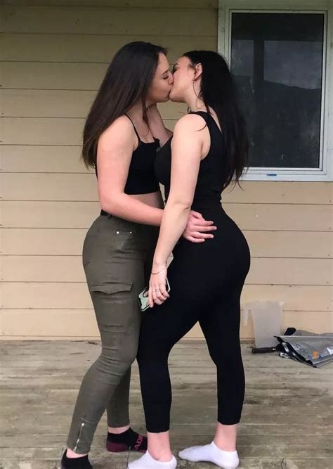 Kissing Nudes Girlskissing Nude Pics Org