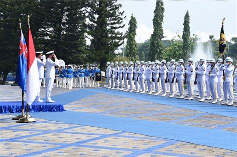 Ksal Sematkan Bintang Jalasena Utama Pada Australia Chief Of Navy