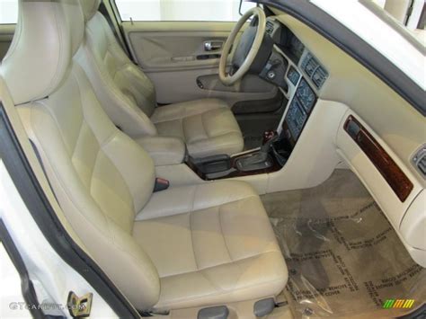 Light Beige Interior 2000 Volvo S70 Standard S70 Model Photo #47599028 ...