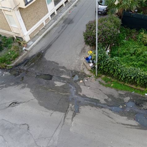 Reggio La Denuncia Dei Cittadini Via Sbarre Da Un Anno Fogna A