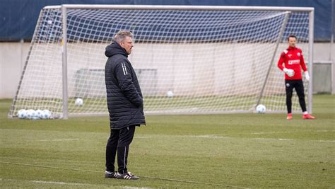 Sc Paderborn K Mpft Vor Topspiel Bei Hannover Mit Dem Eigenen Rasen