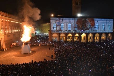 Capodanno A Bologna La Grande Festa In Piazza Maggiore BoLOVEgna