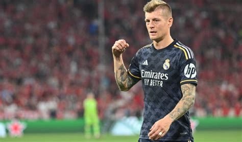 Real Madrid S Midfielder Kroos Finds Himself At Crossroads