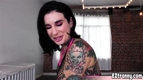 Inked Babe Gets Her First Tranny Cock Inside Her Ass
