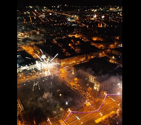 Imagini Spectaculoase Cu Focurile De Artificii Din Centrul Ploie Tiului