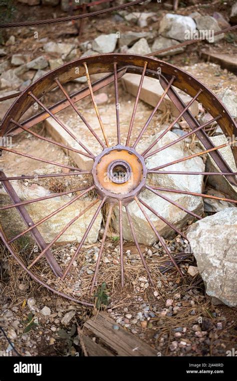 Old West wagon wheel Stock Photo - Alamy