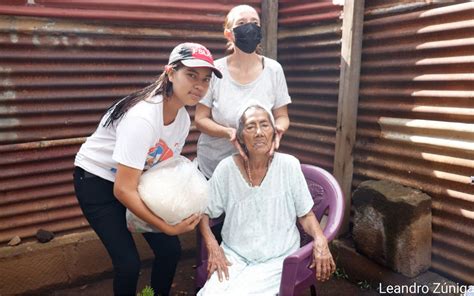 Madres de Héroes y Mártires de Managua reciben paquetes alimentarios