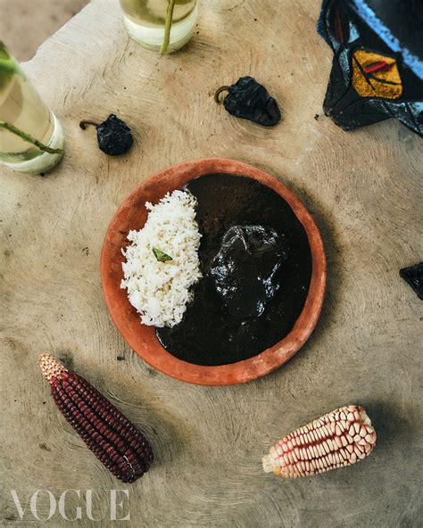 Noem L Pez La Cocinera Oaxaque A Que Preserva La Tradici N Del Mole