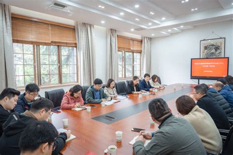 机关与直属单位党委召开理论学习中心组（扩大）第一次学习会议