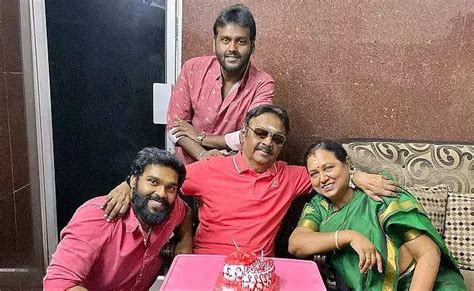 Vijayakanth family : குடும்பம் தான் உயிர்.. விஜயகாந்தின் ஃபேமலி ஆல்பம்