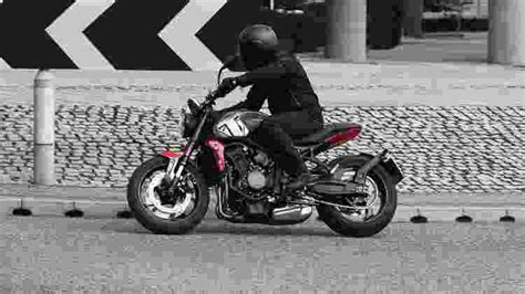 Triumph Trident nova moto naked tem motor de 660 cc e 81 cv conheça 30 10 2020 UOL Carros