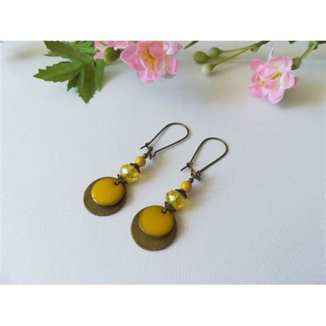 Kit de boucles d oreilles apprêts bronze et sequin émail jaune Kit