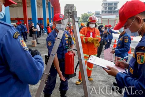 Jokowi Kucur Tunjangan Untuk Pemadam Kebakaran Tertinggi Rp780 000