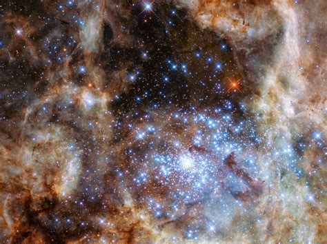 Huge Stars 30 Million Times Brighter Than The Sun Spotted By Hubble