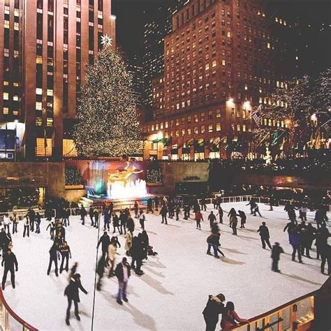 Ice Skating At Central Park Nyc Christmas In The City Scenes