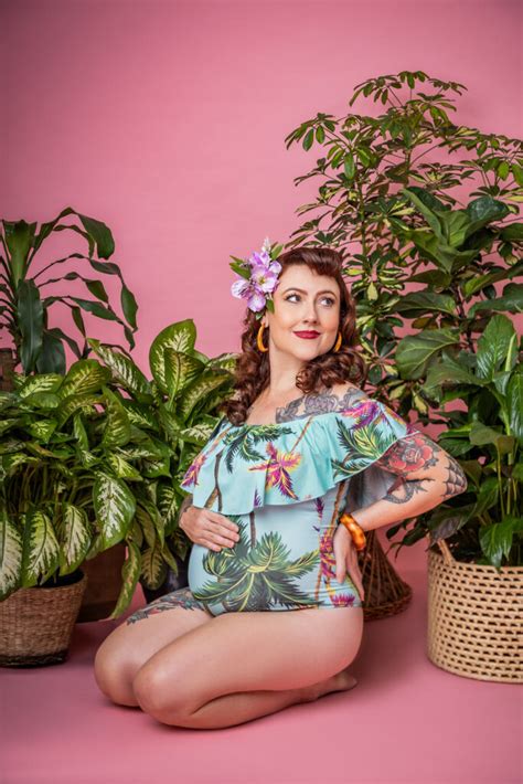 Pin Up Do M S De Maio Traz Ensaio Tropical Em Homenagem S M Es