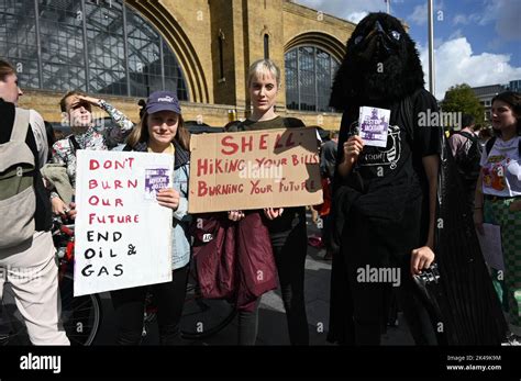 London Großbritannien 01 Oktober 2022 Proteste an 50 Orten in ganz