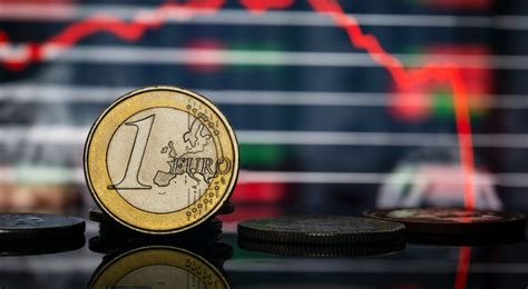 Złoty traci na wartości wobec głównych walut