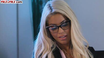 Les Blonde Milf Scissoring Brunette Milf