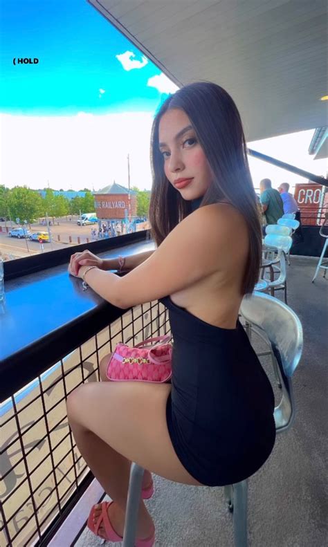 Pin By On Latina Fashion Outfits Cute Selfie Ideas Cute Poses For Pictures