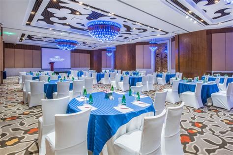 Crowne Plaza Okhla, Delhi | Banquet Hall | Wedding Lawn | WeddingZ.in