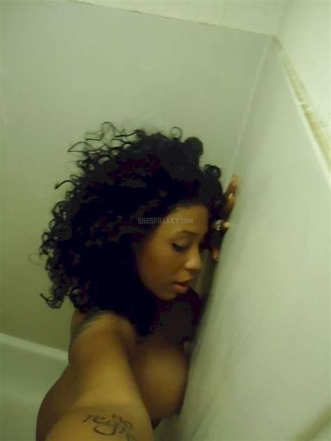 Half Nude Beauties Shesfreaky