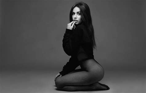 Обои girl beautiful model brunette long haired на телефон и рабочий стол раздел девушки