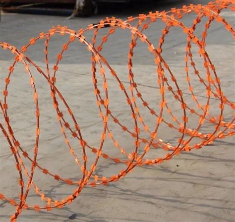 Cbt Type Galvanized Hot Diped Razor Barbed Wire Used For Anti Climb