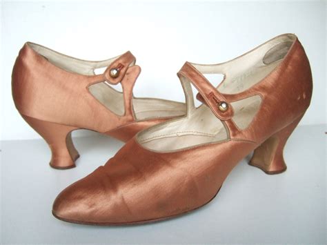 Vintage 1920s Shoes 20s Cinnamon Silk Mary Janes Flapper Shoes With