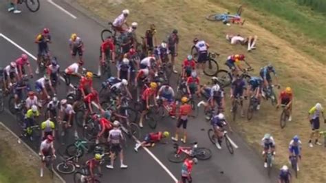 Tour De France Fahrfehler L St Massensturz Aus Etappe Unterbrochen