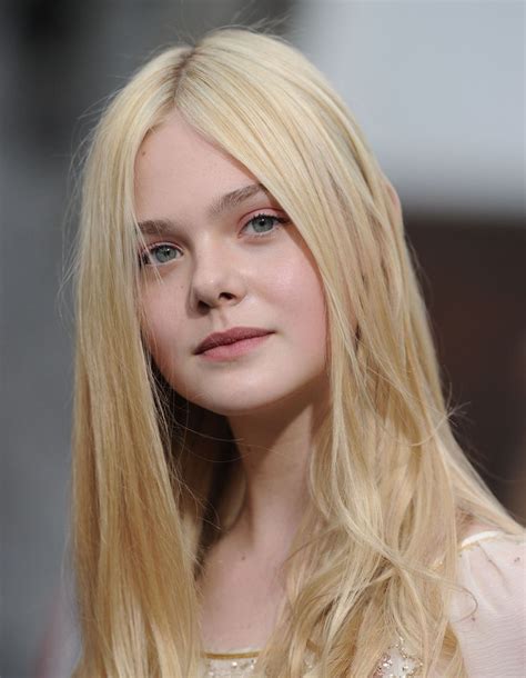 Elle Fanning Women Blonde Actress Celebrity Looking At Viewer Green