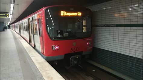 Dt Wagen Der U Bahn N Rnberg Wird Durch G Blockiert Am Bahnhof