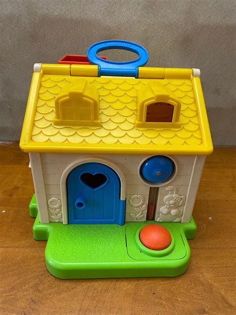 Vintage Discovery Cottage House Fisher Price Pretend Playhouse