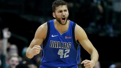 Nba Maxi Kleber Mit Historischer Ausbeute Bei Sieg Der Dallas Mavericks