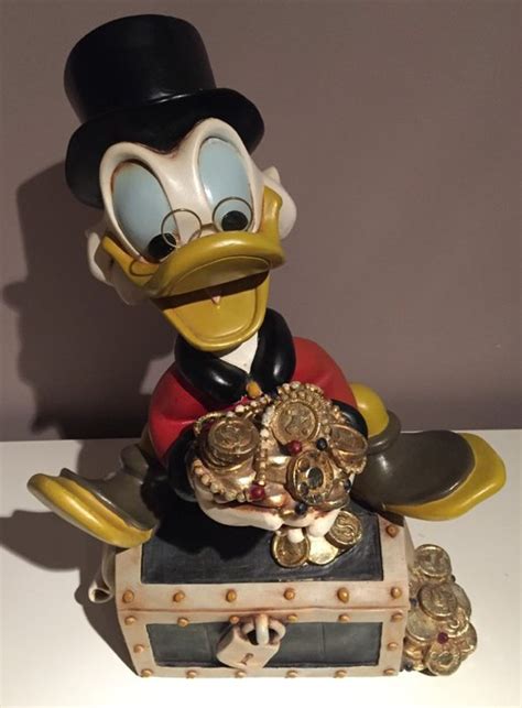 Disney Beeld Dagobert Duck Op Zijn Schatkist 52 Cm Catawiki