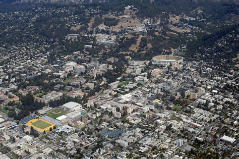 Aerial view of UC Berkeley and the Lawrence Berkeley National Laboratory, Berkeley, Alameda ...