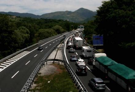 Incendio Gra Roma Autostrada A Fiamme Sul Grande Raccordo Anulare