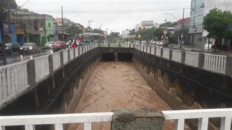 Chuva fecha Avenida Vilarinho um dos principais acessos à Região Norte