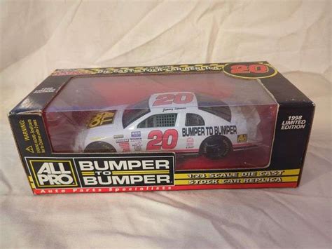 1/24 SCALE COLLECTIBLE DIECAST CAR WITH PACKAGE - Isabell Auction