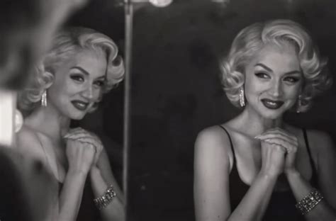 Marilyn Monroe Haunted Blonde S Set According To Ana De Armas