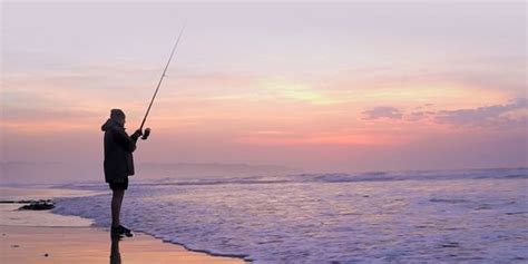 Serba Serbi Memancing: 13+ Memancing Ikan Di Laut Adalah Background