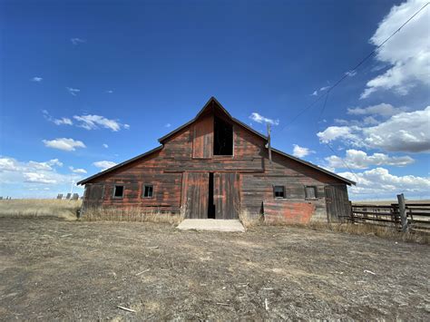 Abandoned old barn in east Colorado plains. : r/AbandonedPorn